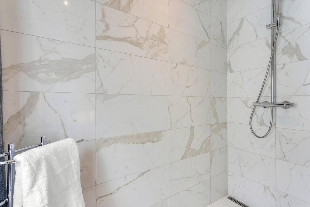 Luxury Penthous - 3 Bedroom - 2 Bath - Freeparking - Downtown Reykjavik