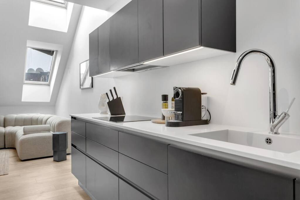 Apartment Luxury Penthous - 3 Bedroom - 2 Bath - Freeparking - Downtown Reykjavik